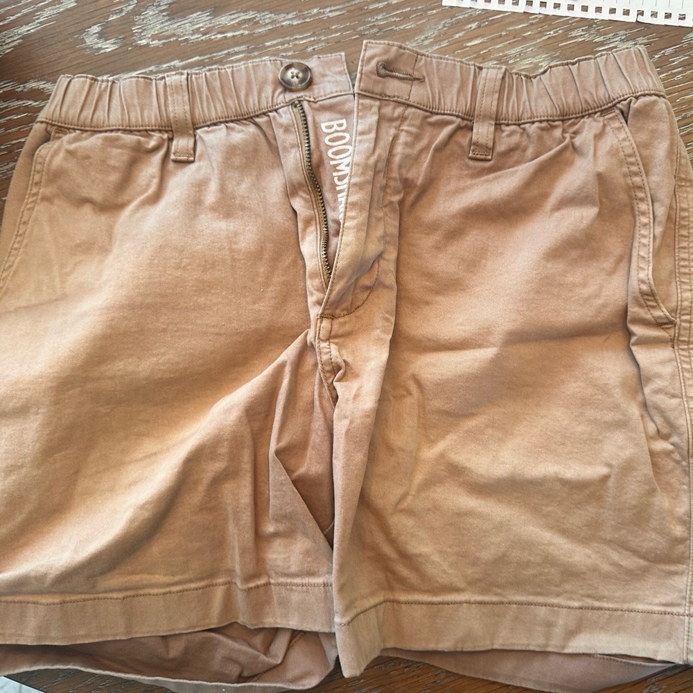 Chubbies 5.5 inch inseam men’s size small shorts in khaki